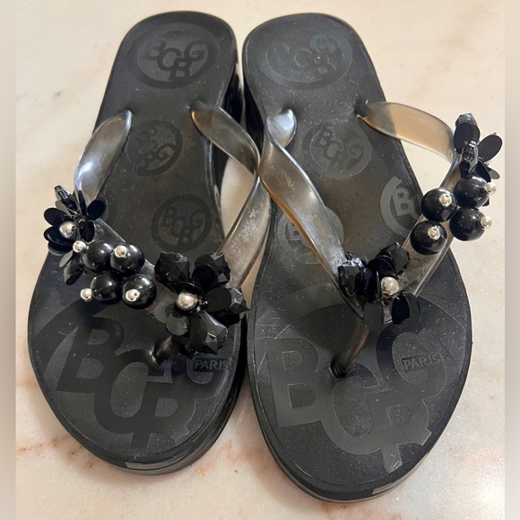 BCBG Black Beaded Strap Wedge Flip Flop Women’s Size 8 - Picture 4 of 5